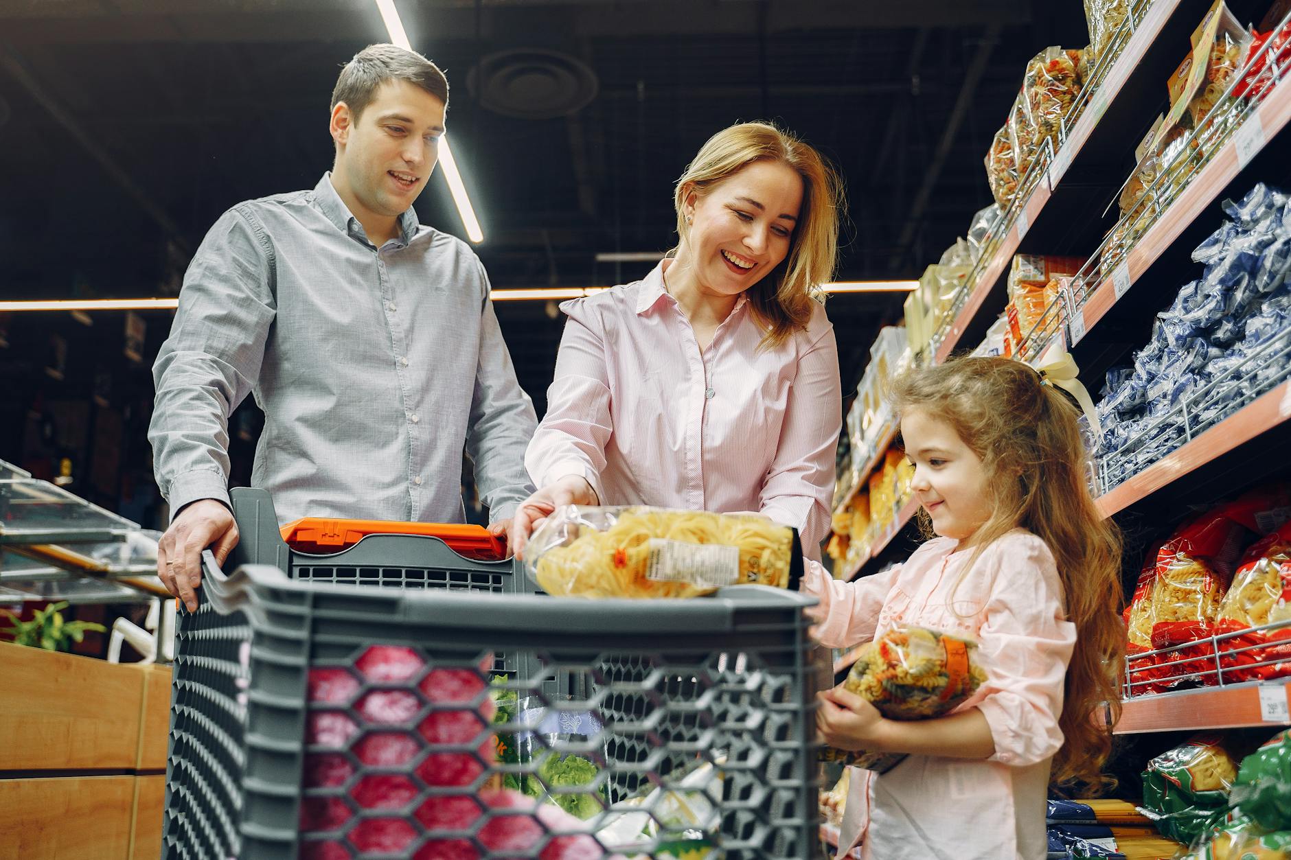 Canada’s $628 Grocery Rebate Rollout Begins April 2026: Full Payment Schedule & Eligibility Breakdown